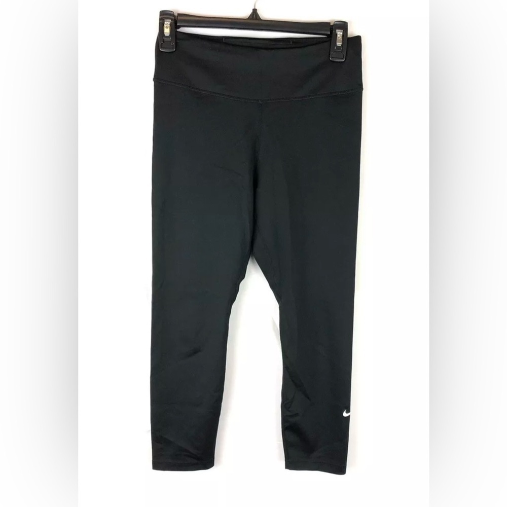 Nike Women’s Black Cropped Leggings Size Medium